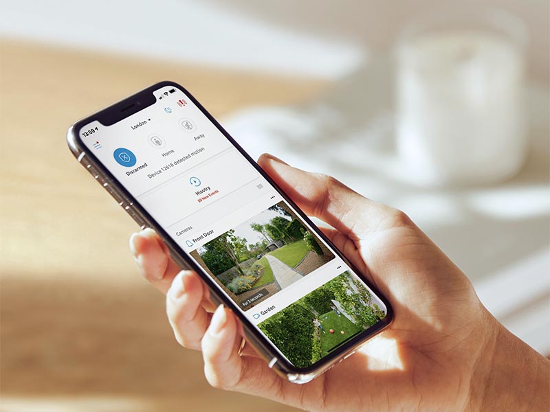 De Ring App op je smartphone laat je de beelden zien in real-time.