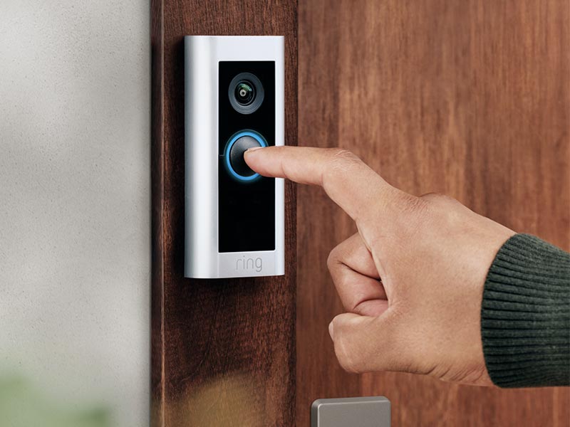 Ring Video Doorbell Pro 2 naast je voordeur is eenvoudig in gebruik.