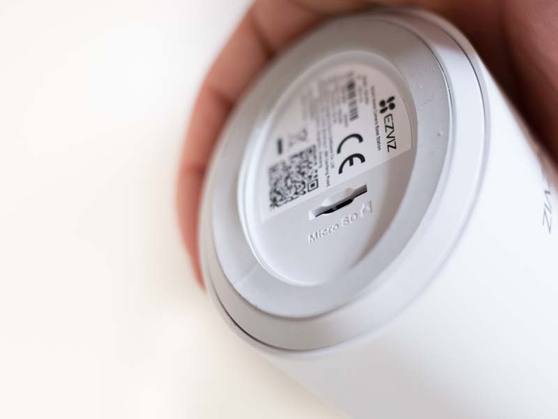 EZVIZ BC1 Basisstation - Micro SD-kaartsleuf ondersteunt lokale opslag van je opnamen tot 256 GB aan data..