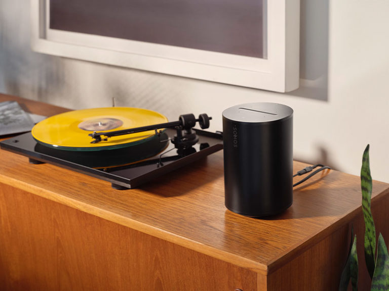Sonos Era 100 met platenspeler
