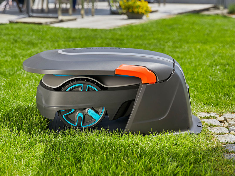 Gardena robotmaaier in garage
