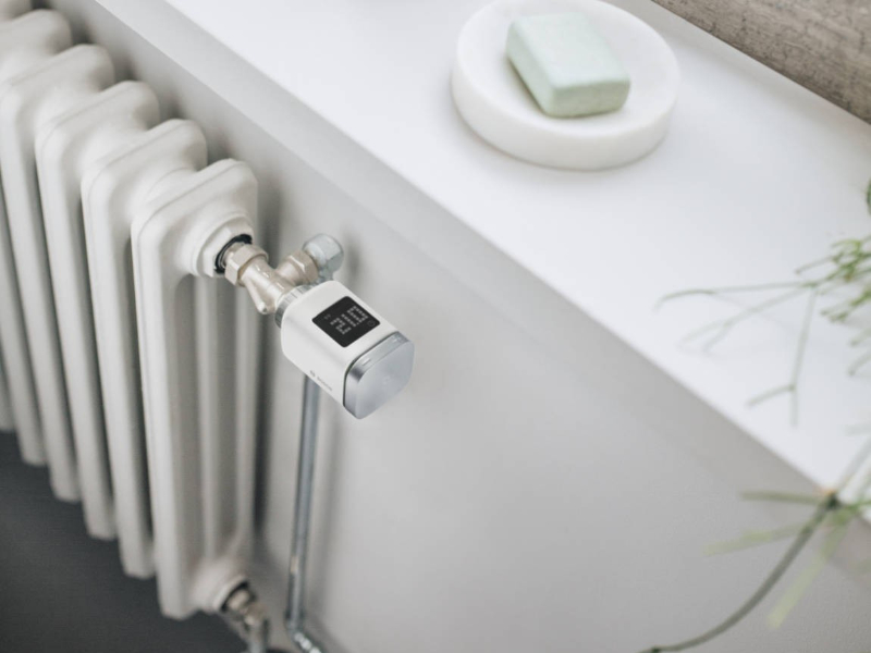 Bosch Smart Home slimme radiatorknop ii aangesloten op een radiator