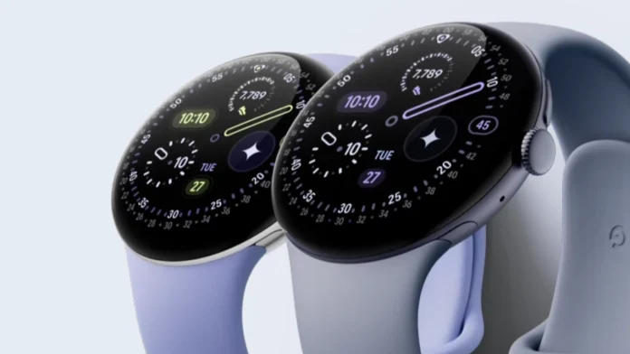 Twee Google Pixel Watch 5 smartwatches met ronde wijzerplaten en lichtblauwe bandjes tonen diverse fitnesstatistieken op een witte achtergrond.