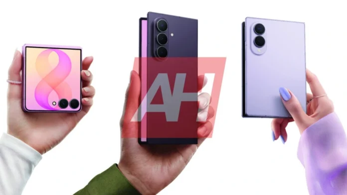 Drie handen tonen de nieuwste kleurrijke opvouwbare smartphones die worden onthuld tijdens het Samsung Unpacked evenement.