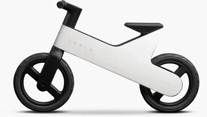 Een moderne wit-zwarte loopfiets voor kinderen met een futuristisch ontwerp en de merknaam tESLA op het frame.