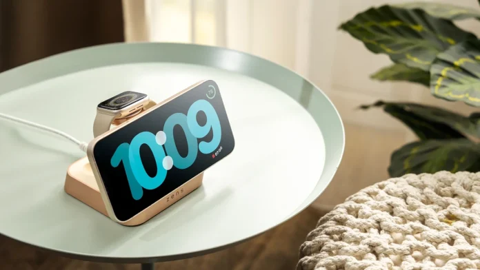 Deze afbeelding van een iPhone in Stand-bymodus en een Apple Watch op een beige Zens oplaadstation illustreert perfect wat is MagSafe voor optimaal gebruiksgemak.