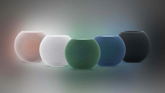 Apple HomePod mini luidsprekers in verschillende kleuren op een rij.