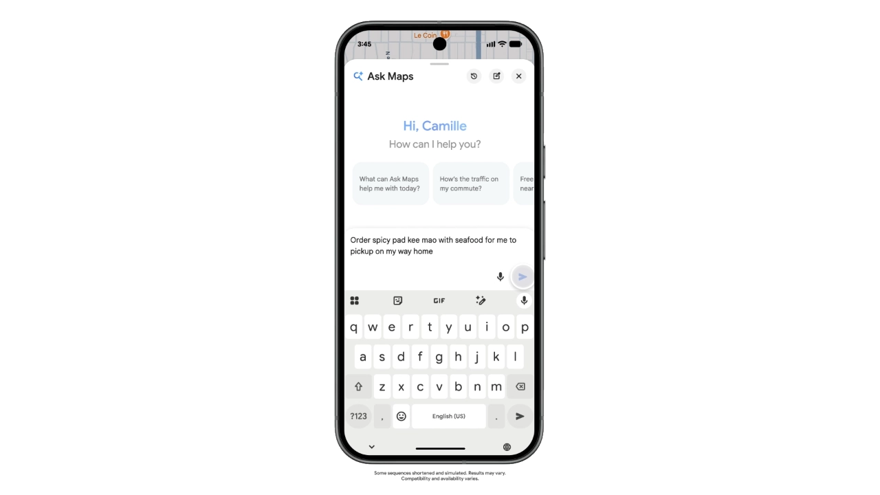 Een smartphone toont de interactieve Ask Maps-functie in Google Maps waar een gebruiker een bericht typt om eten te bestellen voor afhaal onderweg naar huis.