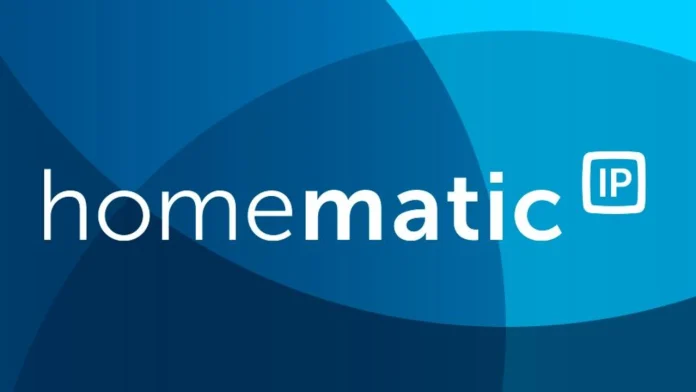 Het witte Homematic IP logo tegen een dynamische abstracte achtergrond met verschillende tinten blauw en ronde vormen.
