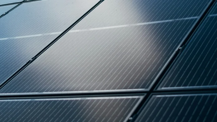 Detail van solar zonnepanelen voor het opwekken van duurzame energie.