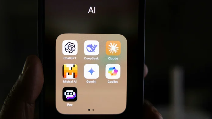 Smartphone scherm met een map vol populaire Ai apps zoals ChatGPT, Gemini en Copilot.