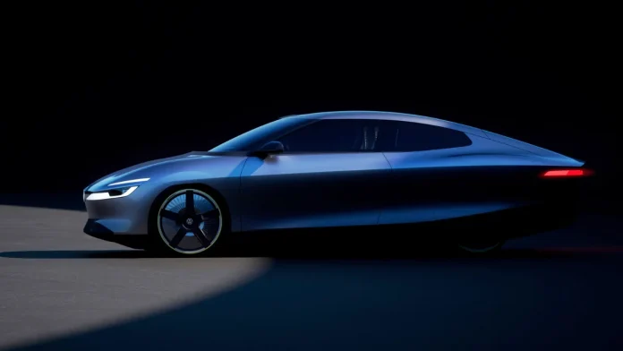 Futuristische Volkswagen EV conceptauto met een gestroomlijnd design in een donkere studio.