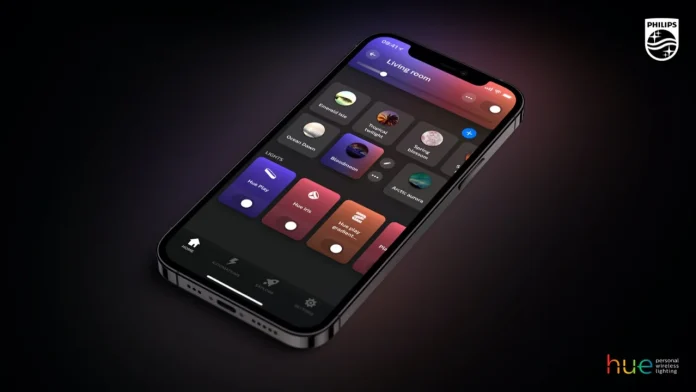 Philips Hue app op een smartphone voor het instellen van sfeervolle lichtscènes in de woonkamer.