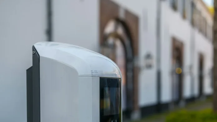 Elektrische auto aan een snellader, BYD Flash Charging met 1500 kW