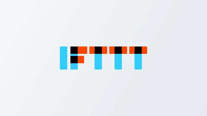 Het logo van IFTTT, de automatiseringsdienst met een nieuw prijsmodel, op een lichtgrijze achtergrond