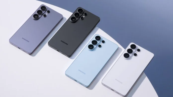 Vier Samsung Galaxy S26-telefoons in verschillende kleuren op een witte ronde tafel, de serie waarmee Now Nudge startte.
