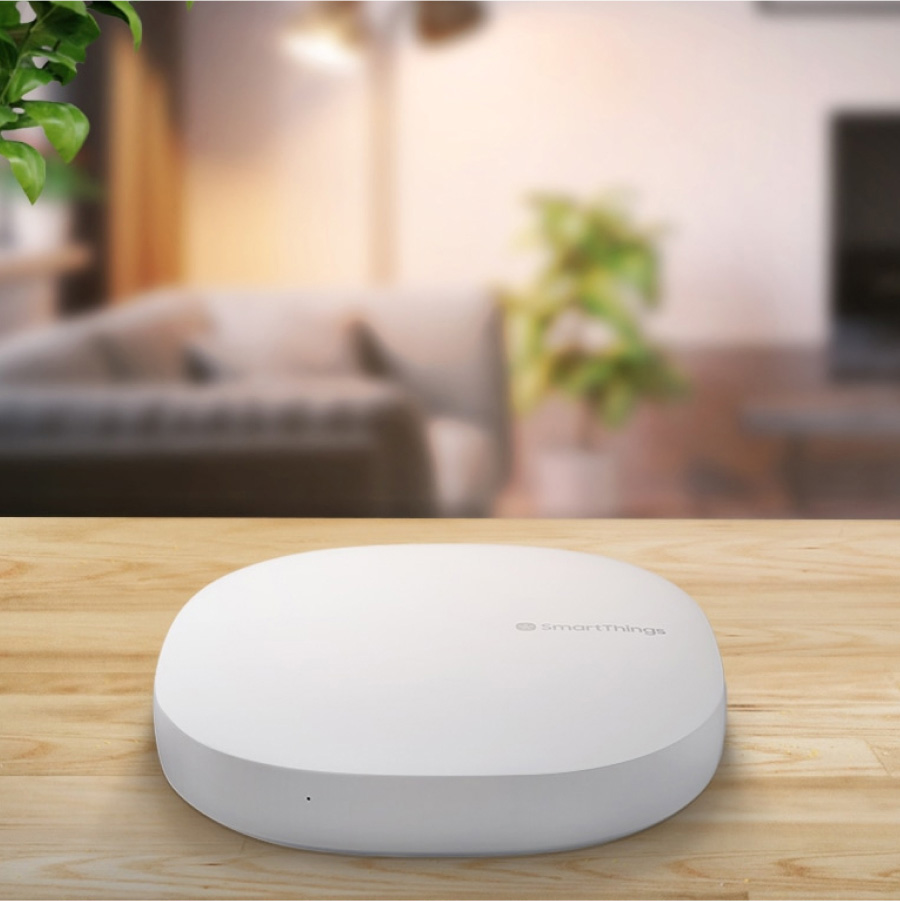 SmartThings Hub op tafel. 