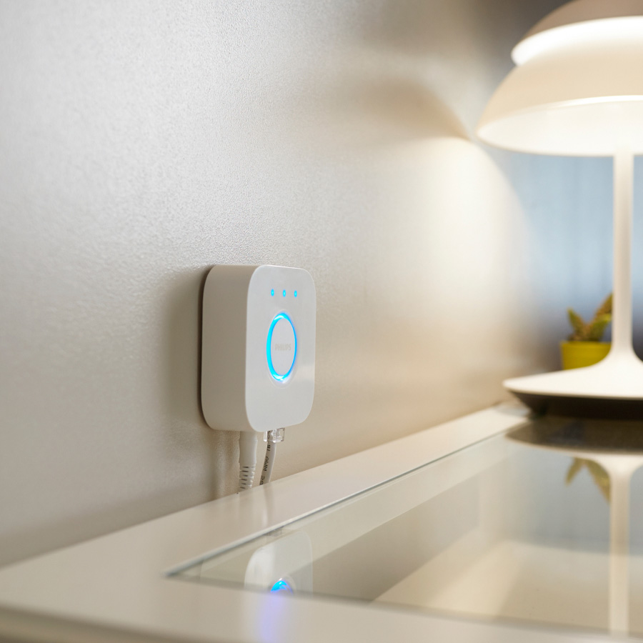 Philips Hue Bridge aan de wand